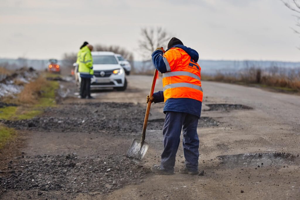 Підготовка до ремонту дороги в Запорізькій області. Січень 2025 р. Фото: Facebook